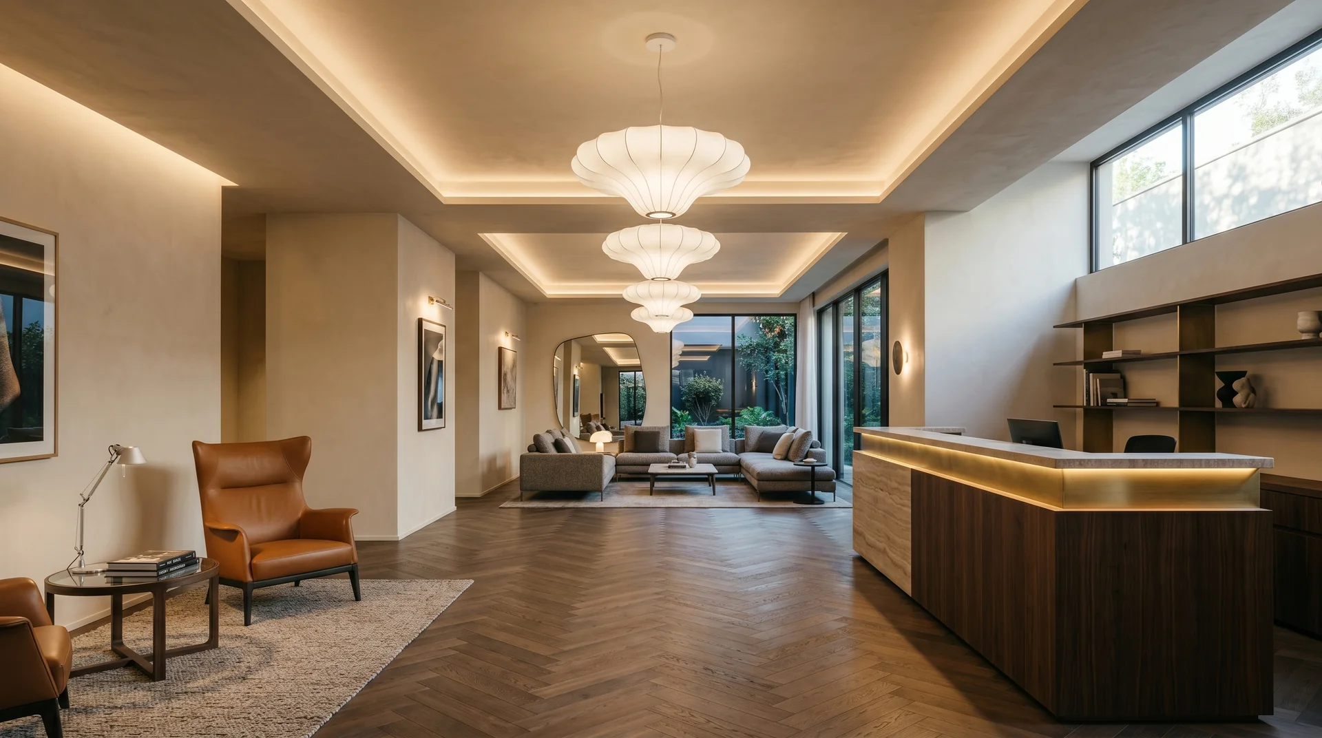 Recorridos interiores de un lobby de hotel con iluminación escénica modular y zonificación clara entre check-in y lounge